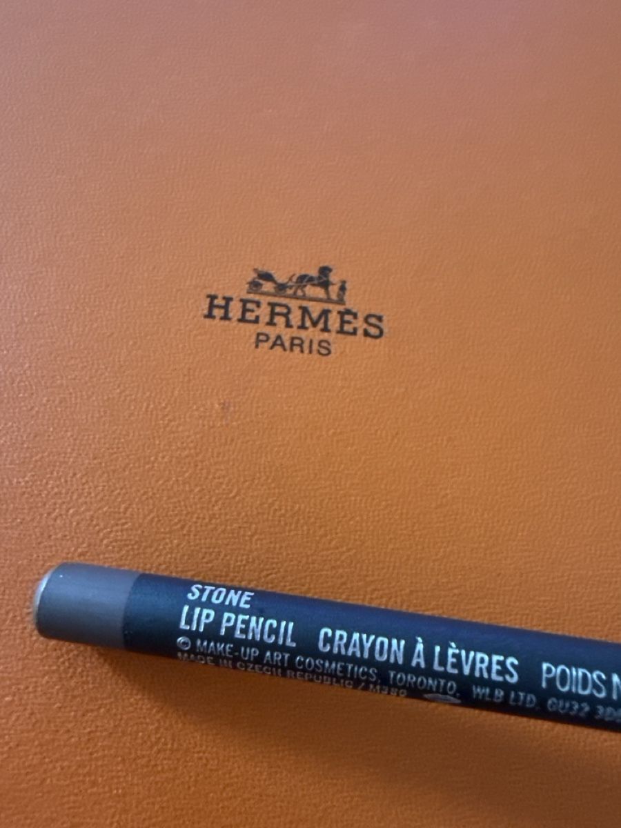 Mac Cosmetics Make-up: Crayon à lèvres MAC teinte Stone couleur gris neutre – Neu (gemäss Beschreibung) aus Lausanne von Tounitz 1