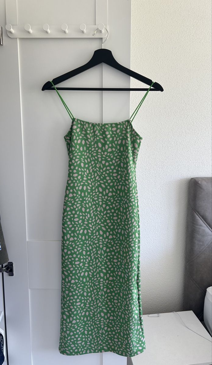 Zara Vestiti: Green Zara summer dress with thin straps – Nuovo (secondo la descrizione) da Zürich venduto da emi_5nw2