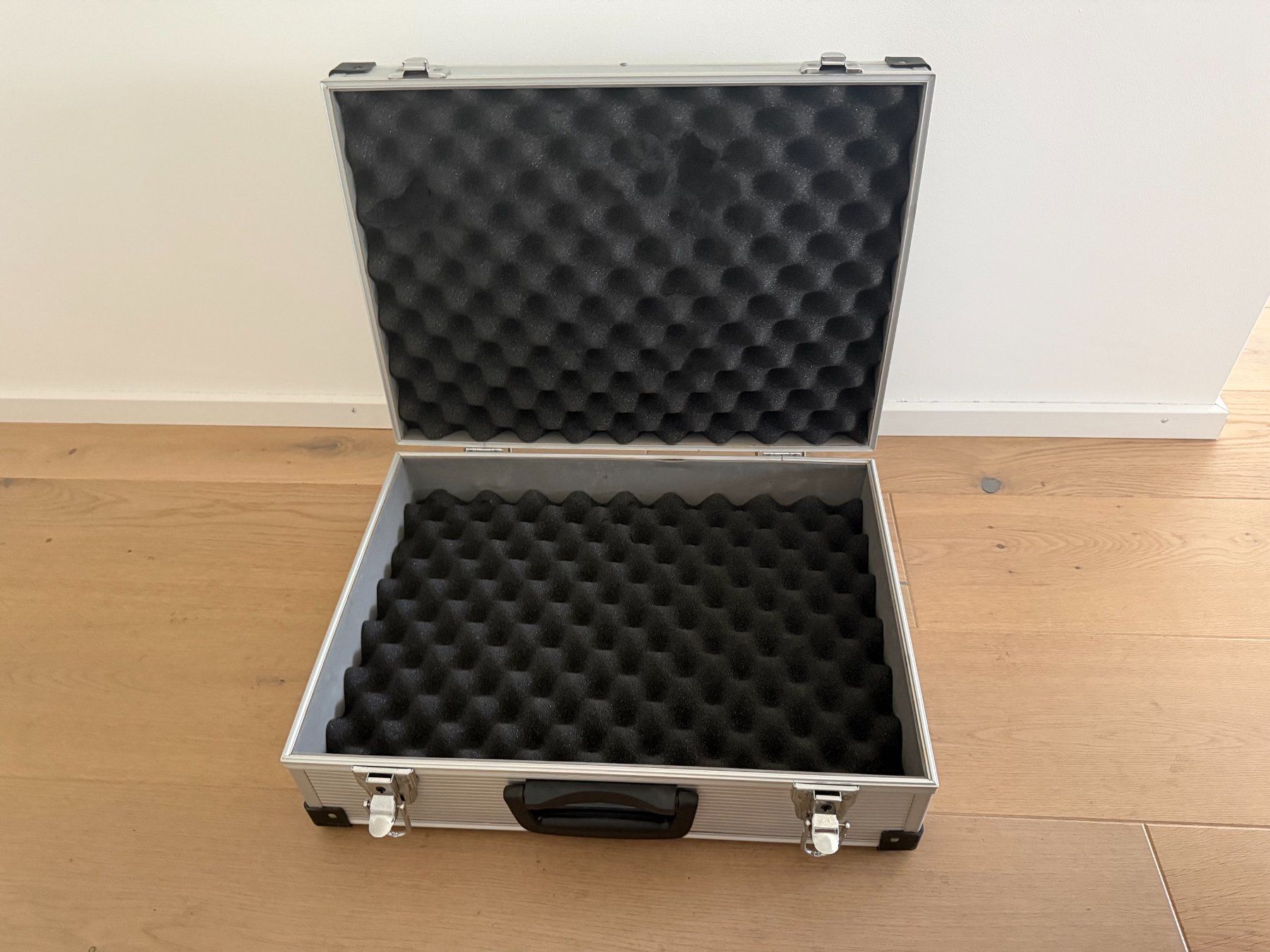 Valises de voyage: Koffer mit Schaumstoff Polsterung – D'occasion à Rothenburg par Patri00 1