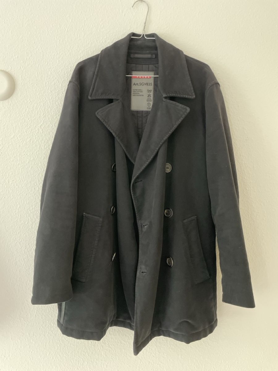 Prada Cappotti: Prada schwarzer Moleskin Mantel – Usato da Basel venduto da mattt 6