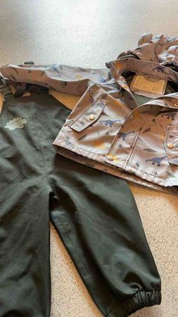 Regenbekleidung Set Jacke Hose Dinosaurier neuwertig