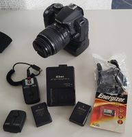 Nikon D3100 mit Batteriegriff und Fernauslöser