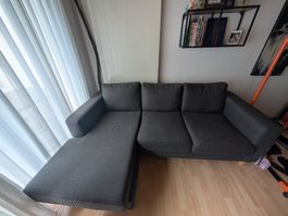 Ein gut erhaltenes 3er Ecksofa