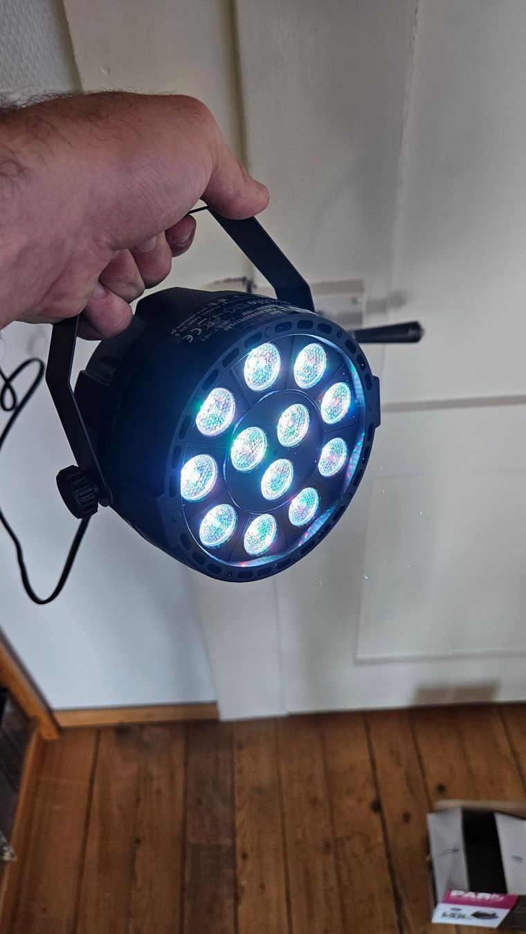 Lampen: Eurolite LED PARty TCL Spot 2 Mal – Gebraucht aus Männedorf von egl_nfg9 1