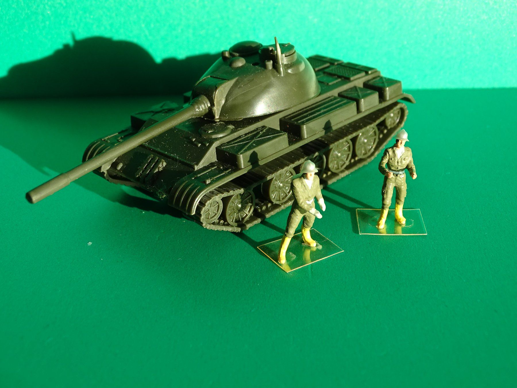 Modellini d'auto: Panzer von Roco mit Figuren 1/87 – Usato da Bretzwil venduto da Meex