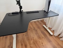 IKEA BEKANT Schreibtisch inkl. Tisch-Halterung für Monitor