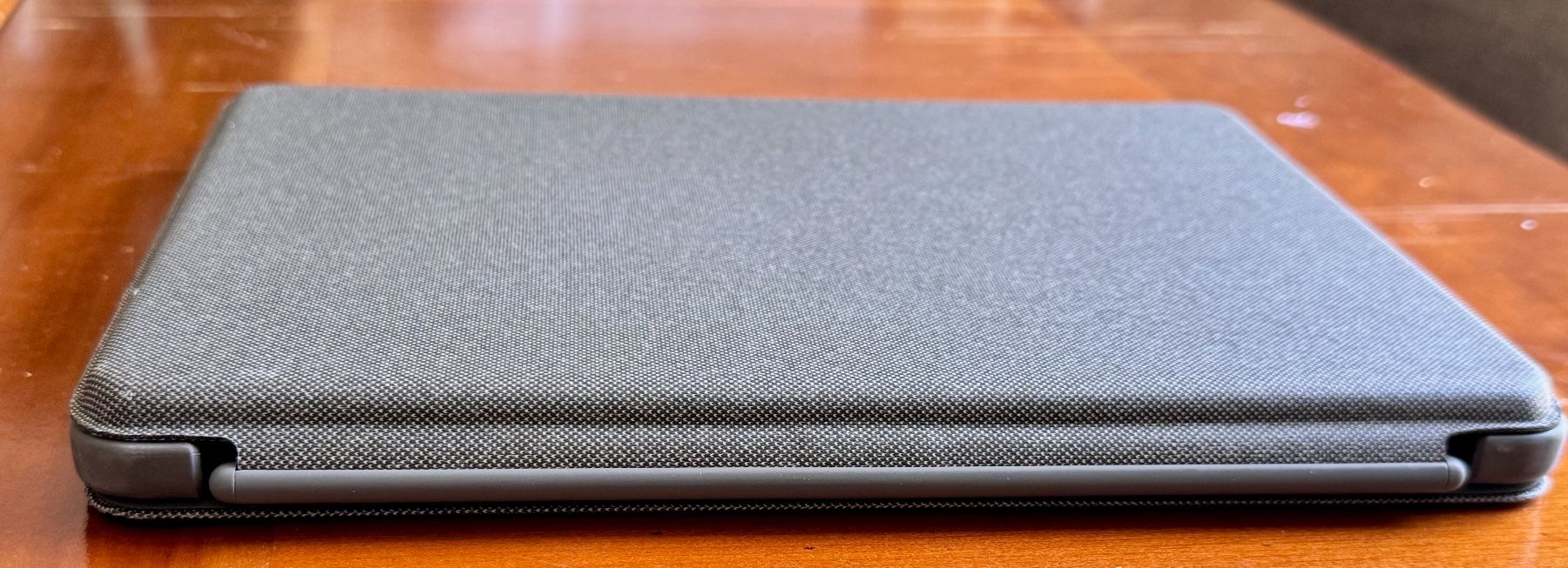 Logitech Tastaturen: Logitech Combo Touch + Crayon Bundle – iPad 7./8./9. Generat – Gebraucht aus Luzern von roe_5wgj 5