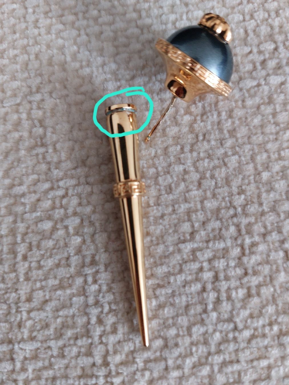 Versace Ohrringe & -stecker: Versace Ohrstecker, goldfarbenes Messing, und Perle – Gebraucht aus Veltheim AG von gave04 3