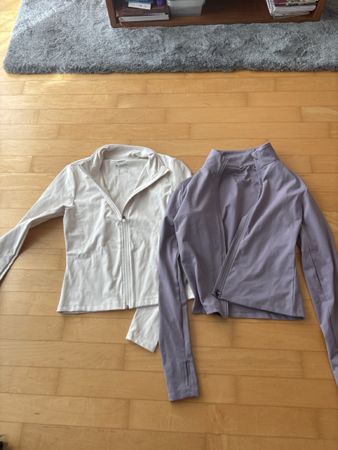 2 H&M Move Sportjacken SoftMove Grösse S weiss lila