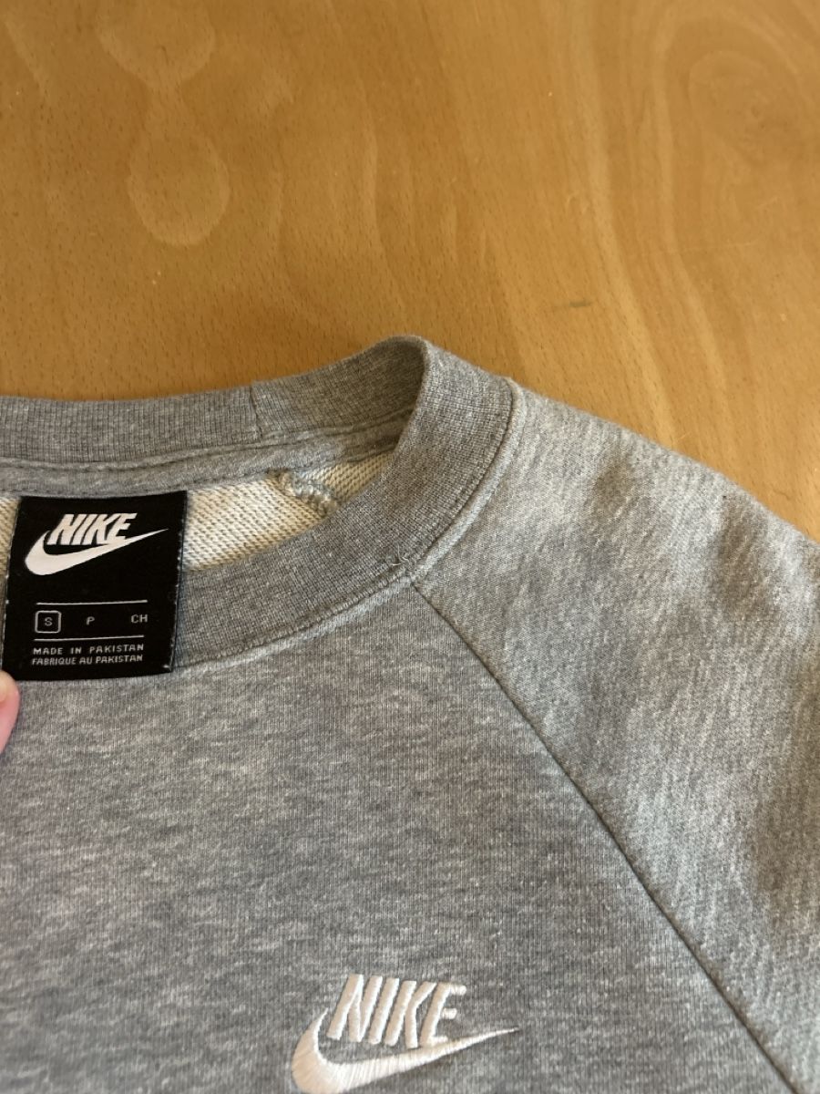 Nike Pullover & Sweatshirts: Nike Pulli grau S – Gebraucht aus Triesenberg von miauuu19 1