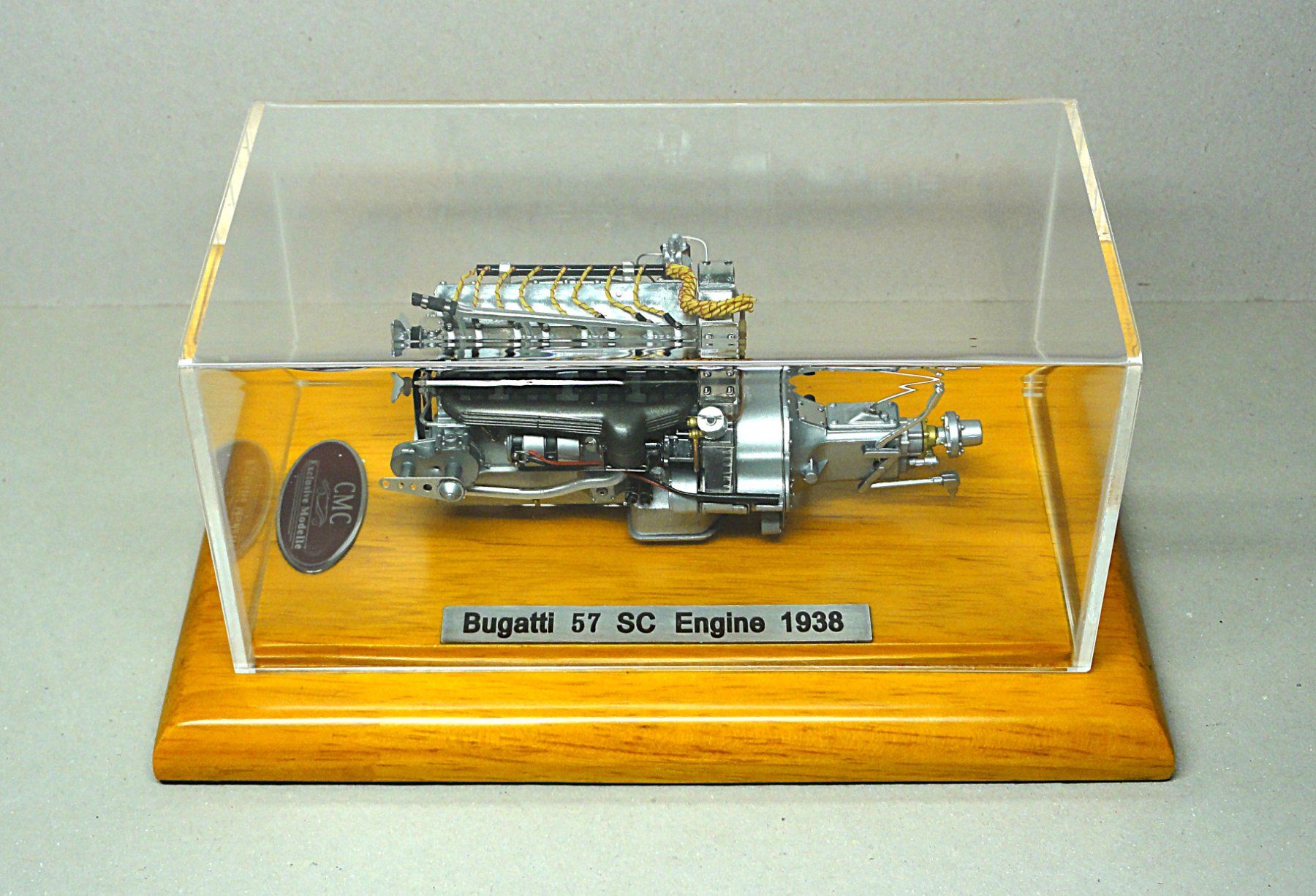 CMC Modellini d'auto: CMC 1:18 / Motor-Aggregat Bugatti 57 SC, 1938 – Usato da Solduno venduto da albimicio