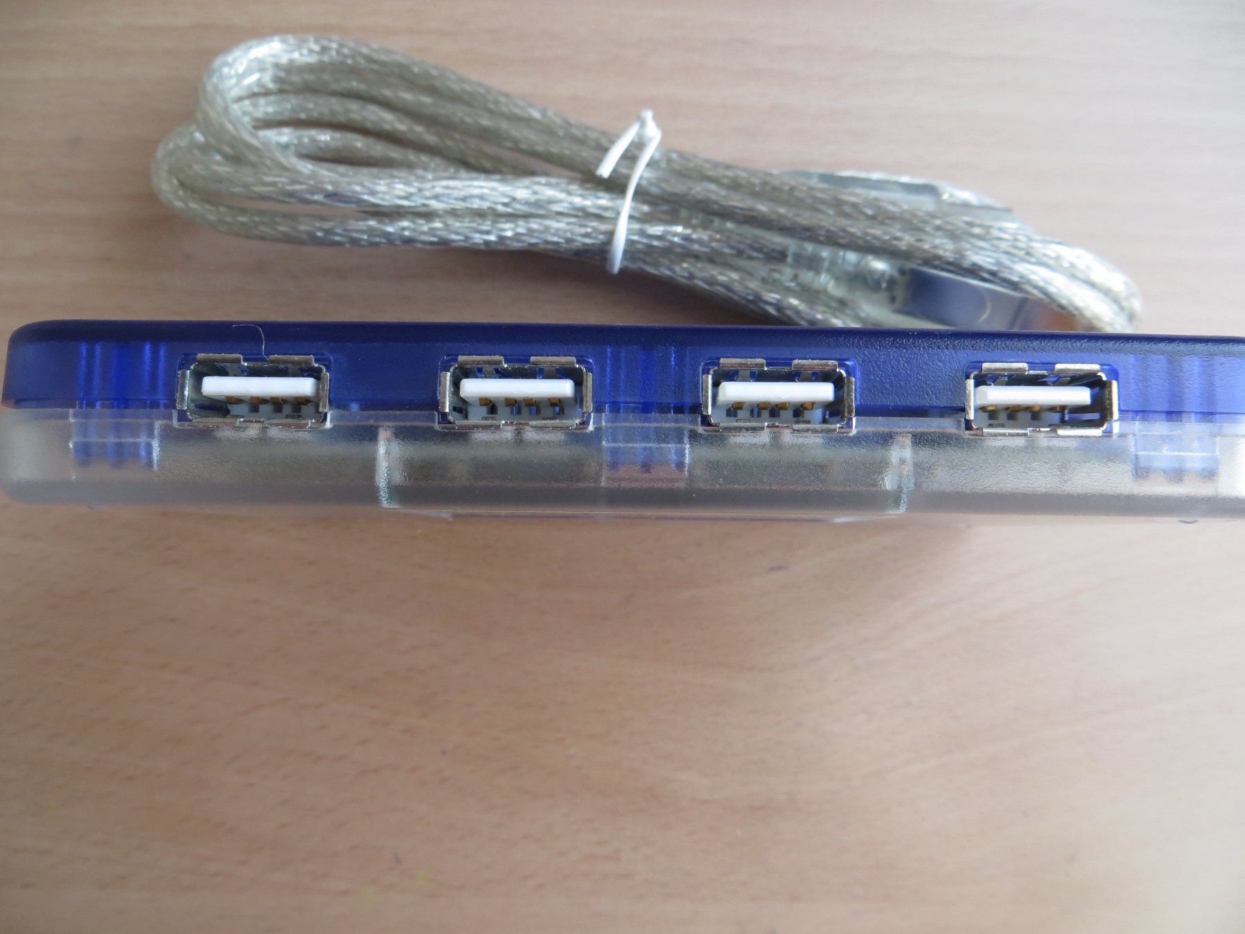 Hub & Switch: USB2- Hub von ARP – Usato da Luzern venduto da Baumli1 2