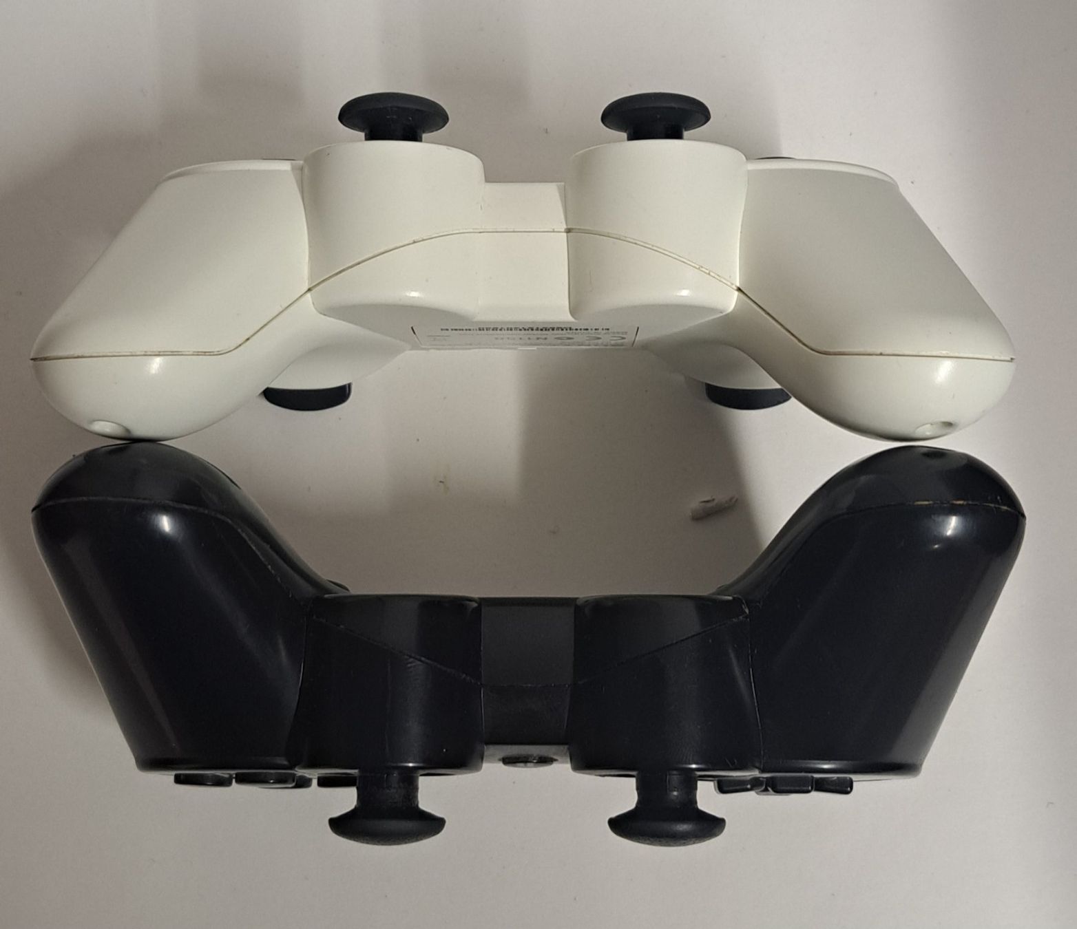 Sony Controller: Ps3 Controller  weiss  und schwarz original Sony  2 Stück – Gebraucht aus Biel/Bienne von Sasha4u 3