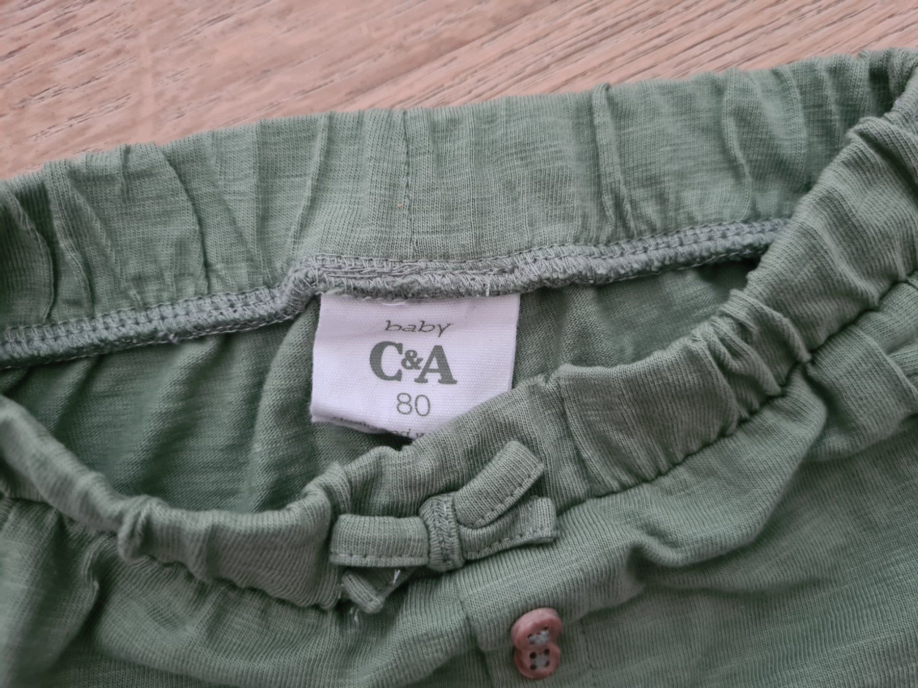 C&A Hosen: Short vert clair fille 80 été – Gebraucht aus Carouge GE von Gasco 1