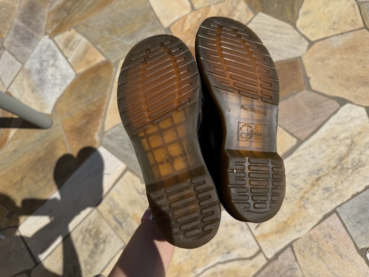 Dr. Martens Herrenschuhe: Dr. Martens basses noires, taille 38 – Gebraucht aus Founex von Hyrienne 6