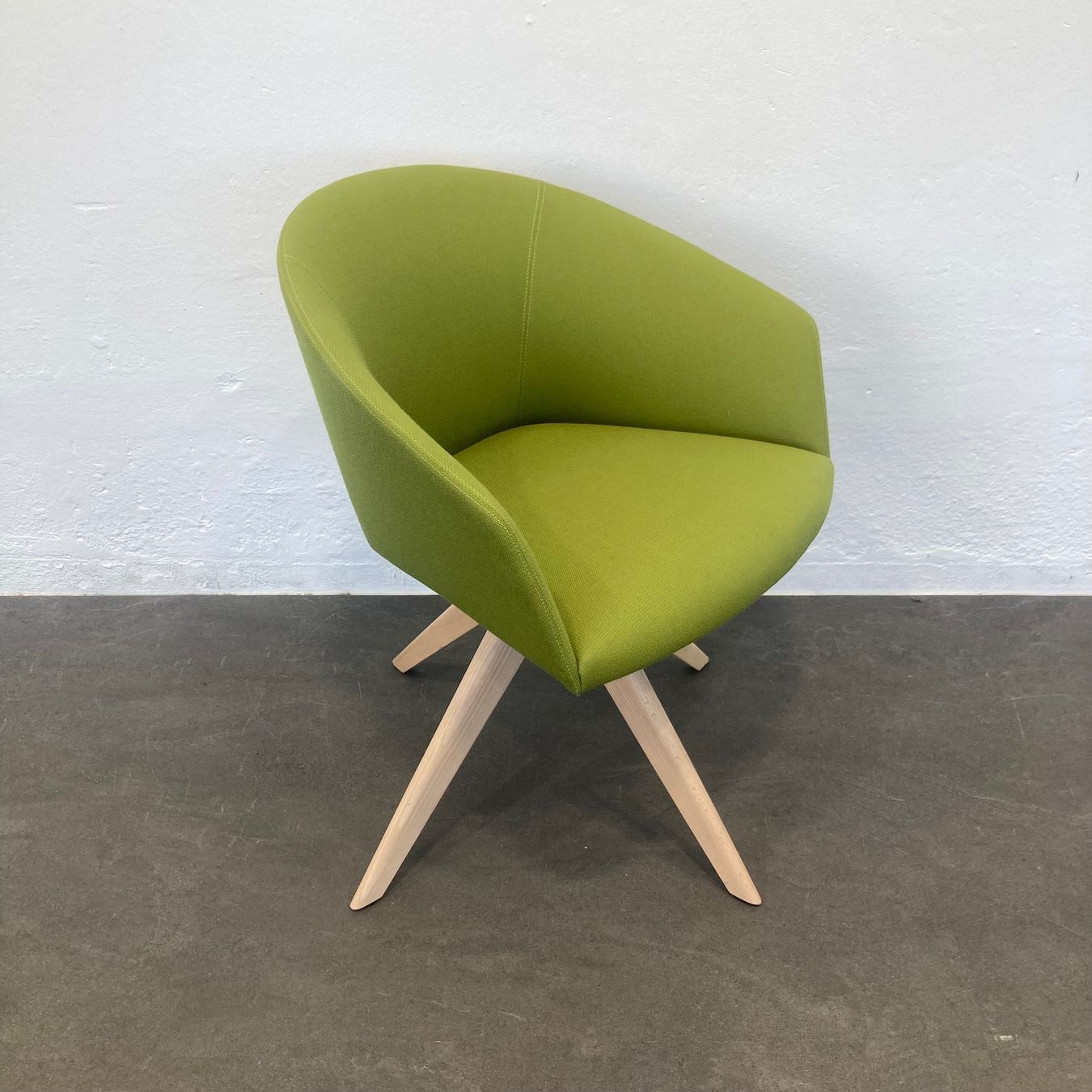 Poltrone: Andreu World Brandy SO2997 Armchair – Usato da Schönenwerd venduto da mcofficeshop 1