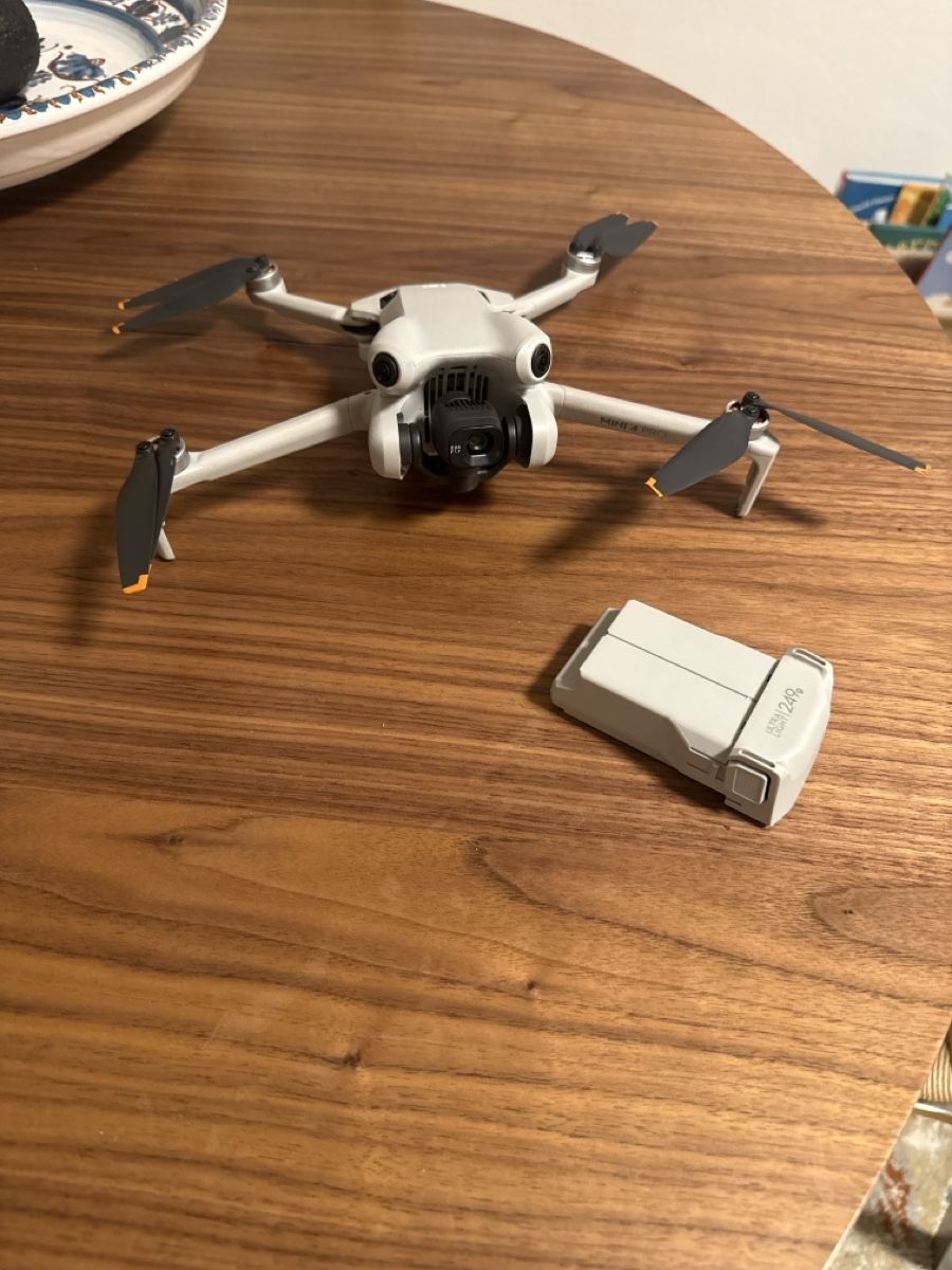 DJI Camcorder: Dji Mini 4 Pro-DEFEKT  – Defekt aus Uster von zeq_ssw7