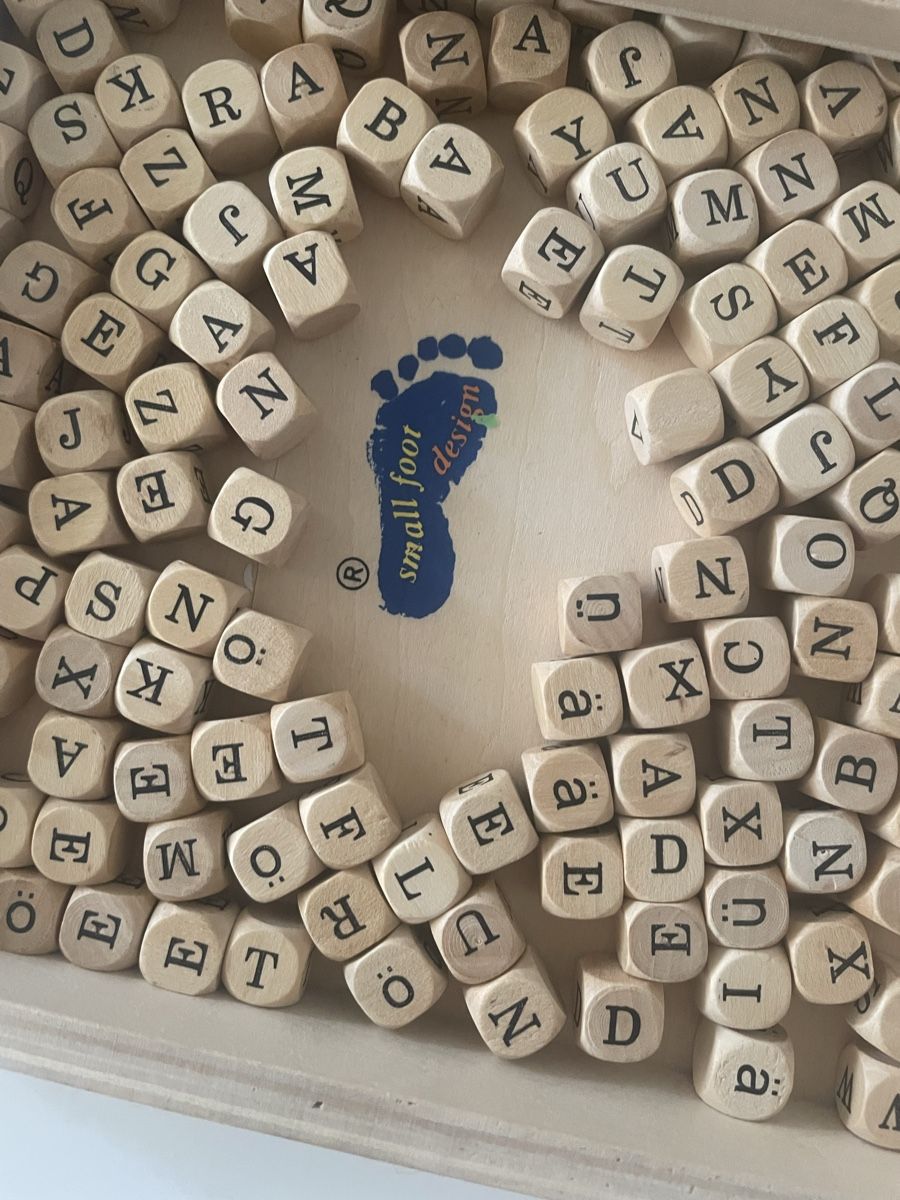 Giochi: Holzspiel mit Buchstabenwürfel – Usato da Röschenz venduto da Kikis-Brocki 1