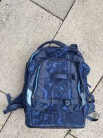 Rucksack Satch blau gemustert mit Gebrauchsspuren