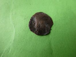 uralte Bronzemünze   13 mm     0.31 g