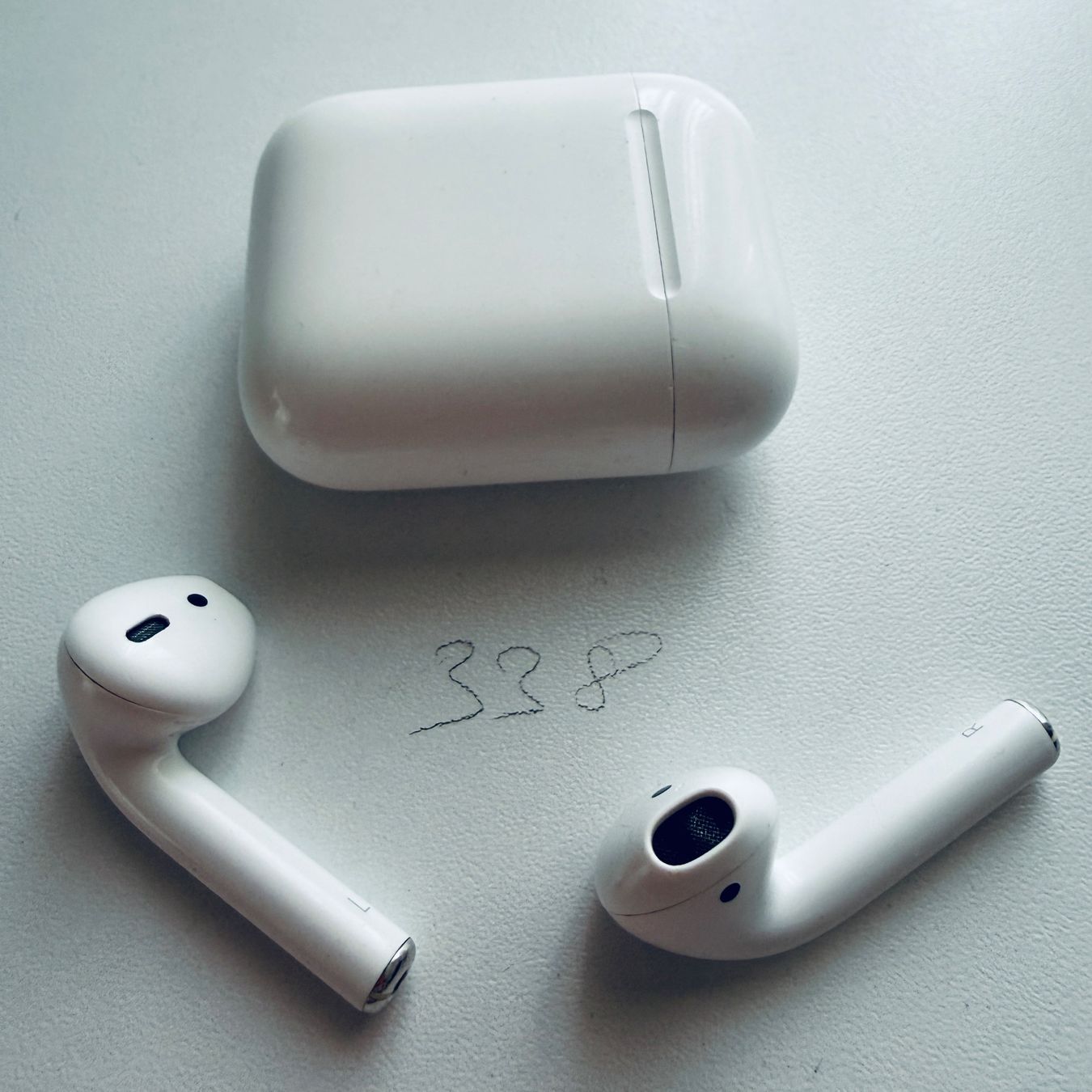 Apple Kopfhörer: Original Apple AirPods 2 Gen. Wireless Kopfhörer & Case – Gebraucht aus Basel von MY.AIRPODS.SHOP 7