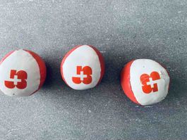 3 Jonglierbälle Schweiz Design rot weiss