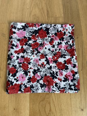 Guess Seidentuch Blumenmuster bunt ca. 50 cm x 50 cm neu