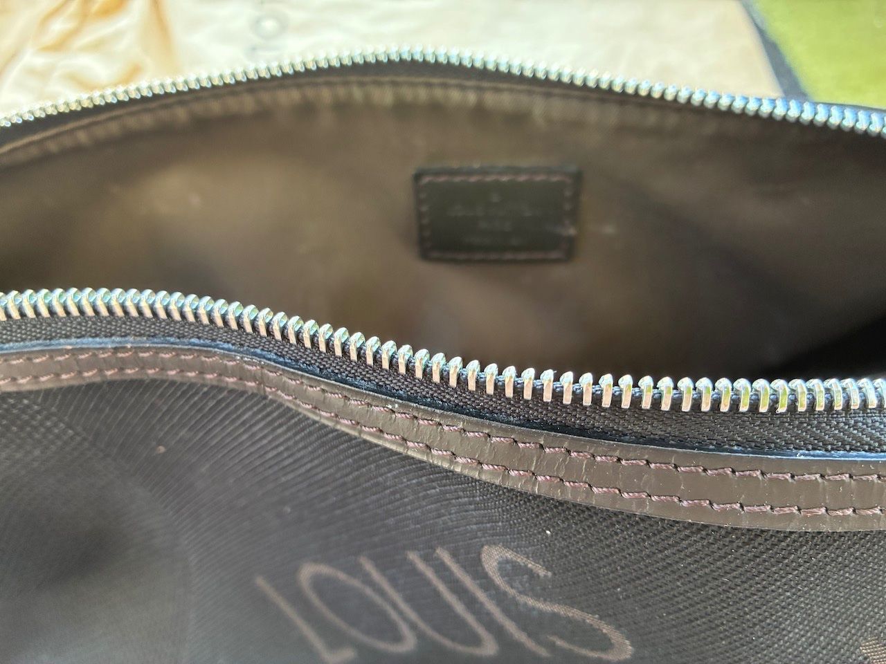 Louis Vuitton Kosmetikkoffer: Louis Vuitton Necessaire, Serie Canvas, black, Vintage – Gebraucht aus Zürich von Heinz_023 1
