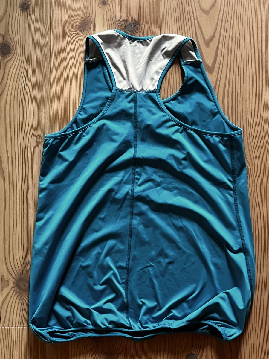 Skinfit Tops: Skinfit Tanktop Gr. M – Gebraucht aus Illnau von Anook05 1