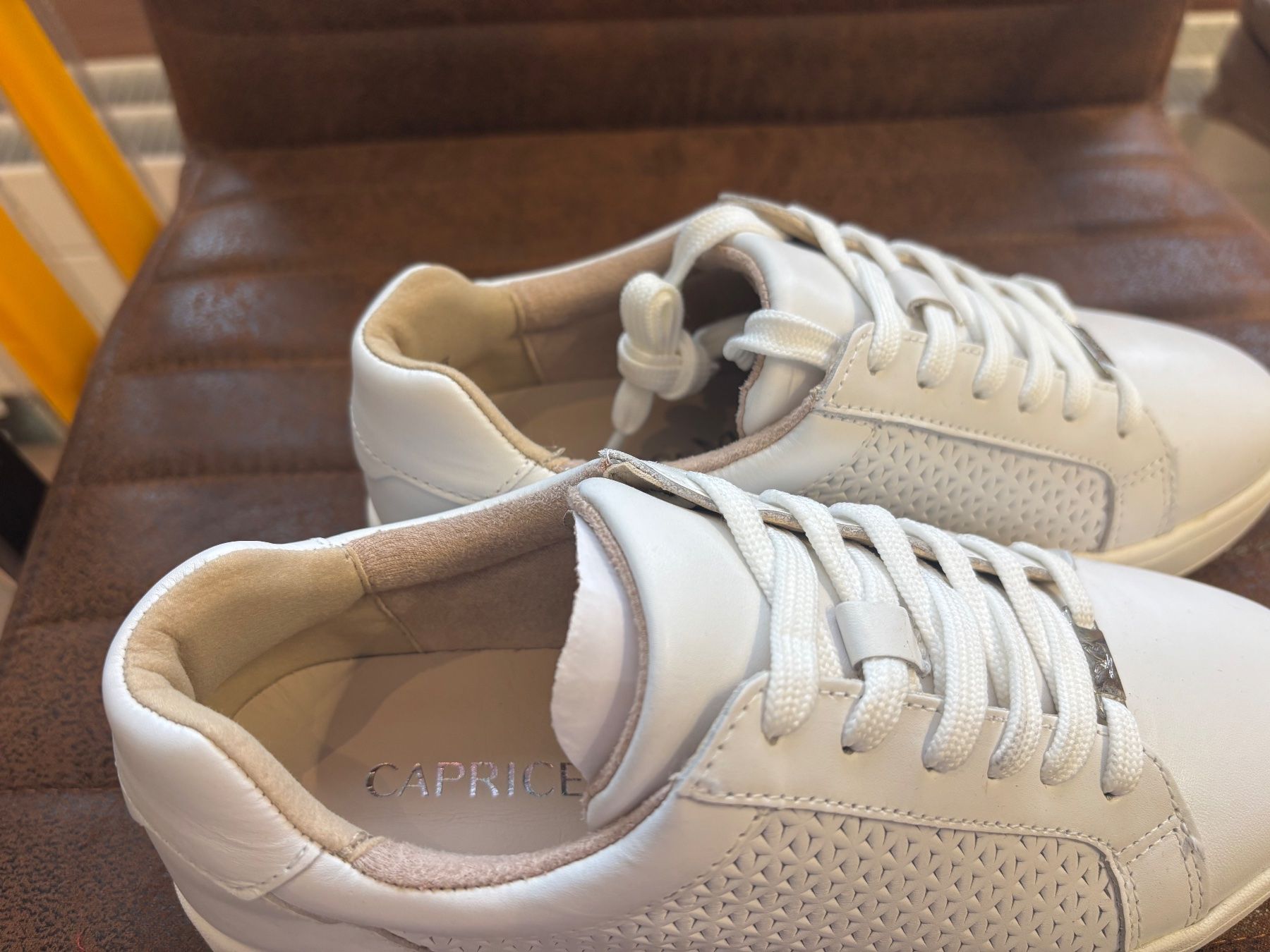 Scarpe da donna: Caprice Leder Sneaker / Gr. 36 NEU NEU – Nuovo e nell'imballaggio originale da Schmerikon venduto da Lori_lolita 1