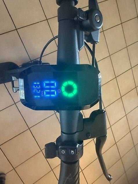 Kickboard: Trotinette électrique VMAX VX5 ST pliable – Gebraucht aus Villeneuve VD von Iovana 4
