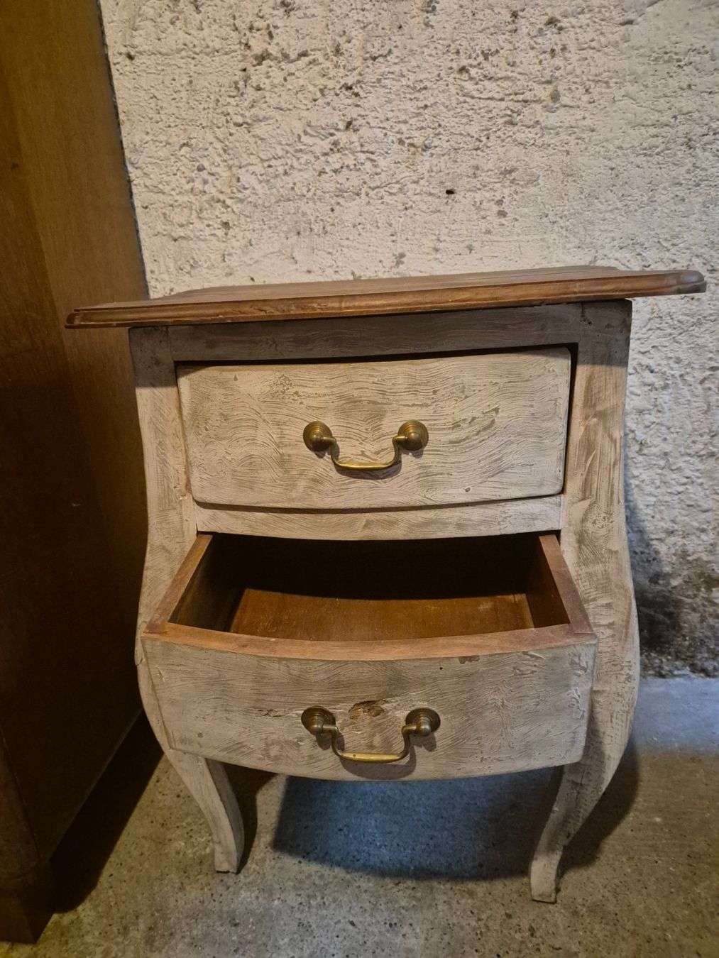 Cassettiere: Nachttisch / Kommode – Usato da Winterthur venduto da juulipeace