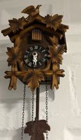 Kuckucksuhr Holz geschnitzt mit Vogel Motiv