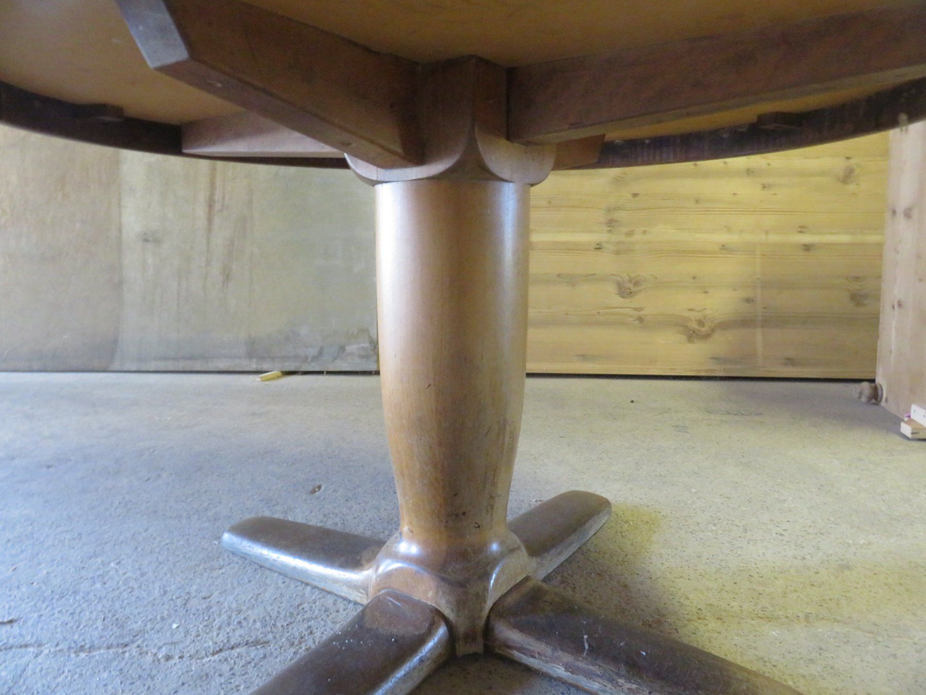 Tische: alter Beizentisch rund 140cm – Gebraucht aus Ruswil von Mfladibus 3