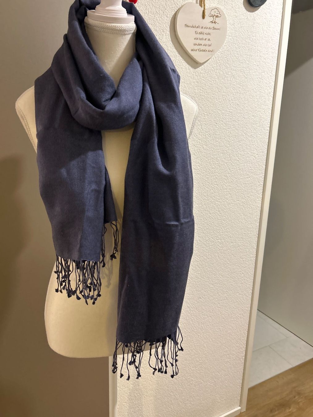 Foulard & Sciarpe: Schal mit Fransen dunkelgrau  204/69 – Usato da Brunnen venduto da Nala2929 1