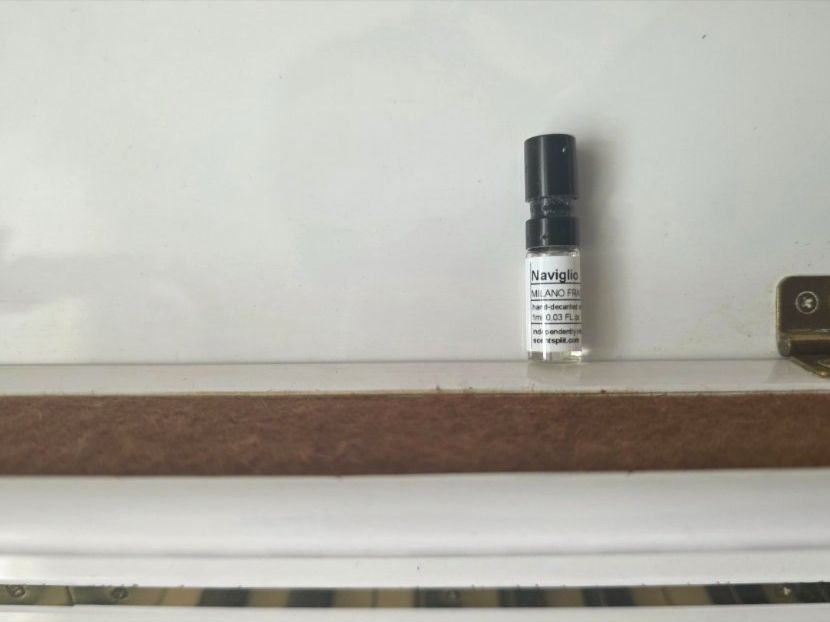 Profumi & Eau de Toilette: Milano Fragranze - Naviglio - 1ml – Nuovo e nell'imballaggio originale da Winterthur venduto da FragranceLUXE