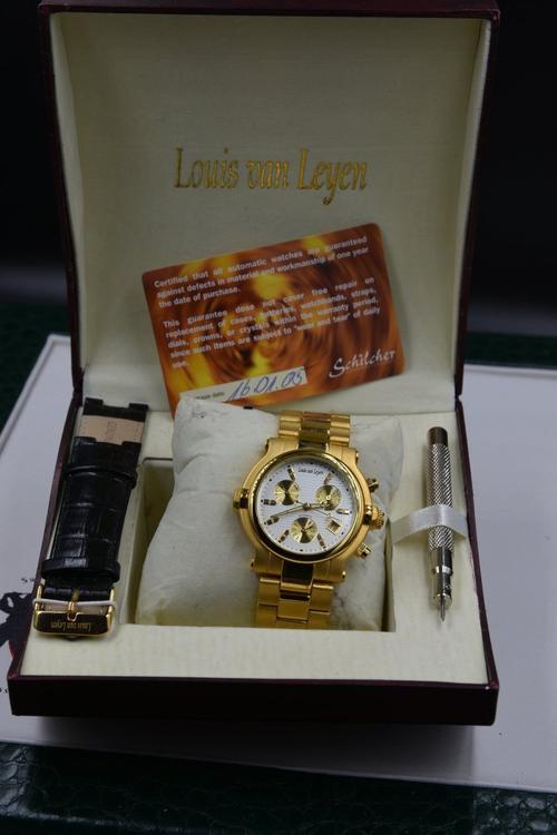 Louis Vuitton Q1021 Trommelregata Flyback Chronograph Automatik Herren 44  mm Schweiz