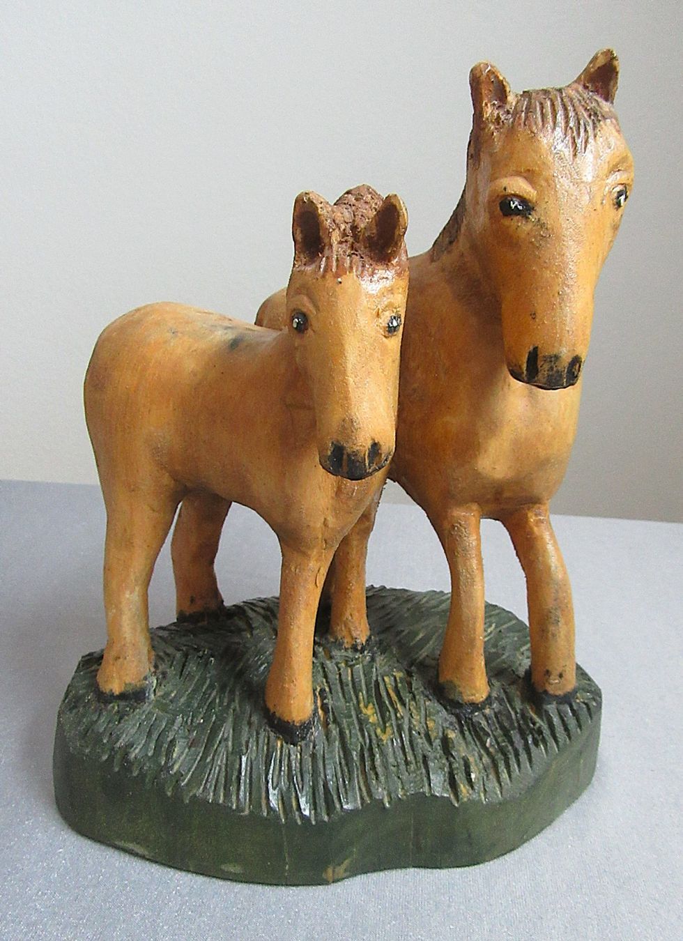 Statuette: Holzschnitzerei zwei Pferde - ab CHF 6.00 – Usato da Auenstein venduto da Padabimbim