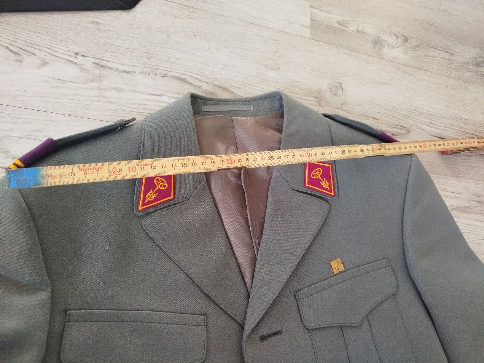 Schweizer Armee Uniformi: Schweizer Militäruniform mit Hose, Hemd, Kravatte.. – Usato da Glashütten venduto da lightmoon 9