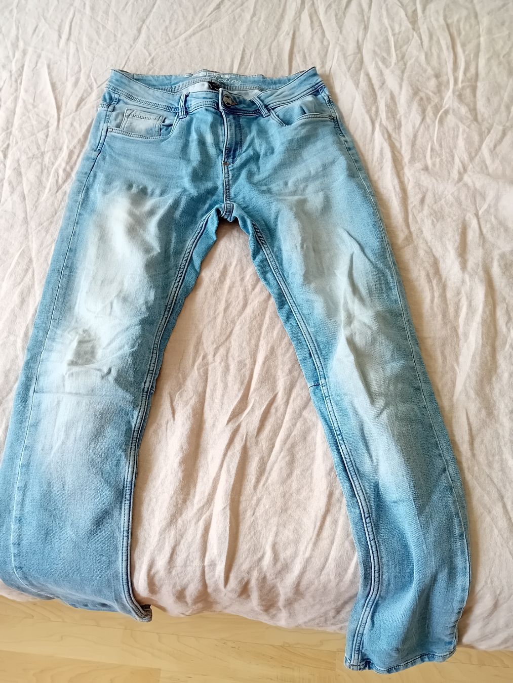 Pantaloni: Hellblaue Jeans, Größe 176 – Usato da Romanshorn venduto da milenva