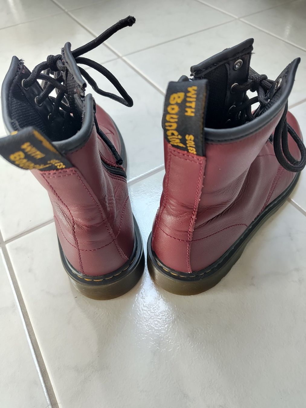 Dr. Martens Damenschuhe: Dr. Martens Boots Gr. 38,5 rot – Gebraucht aus Arbon von Franca1979 2