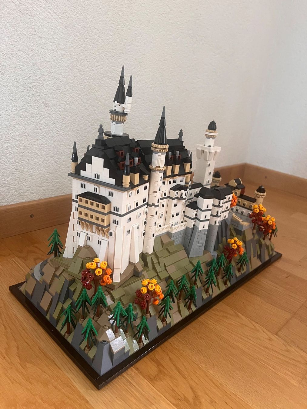 Lego Kit di costruzioni: Lego Architecture Neuschwanstein 21043 – Usato da Sion venduto da crm_f5f9