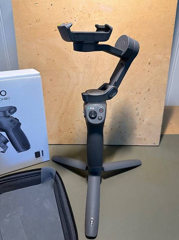 Stative & Köpfe: DJI Osmo Mobile 3 Combo Gimbal inkl. Tasche & Stativ – Gebraucht aus Frauenfeld von Joshino 3