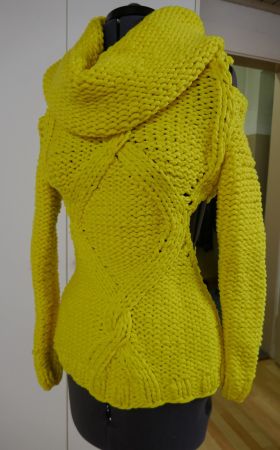 Ein Hingucker in Gelb! exklusiver Strickpulli – Einzelstück!