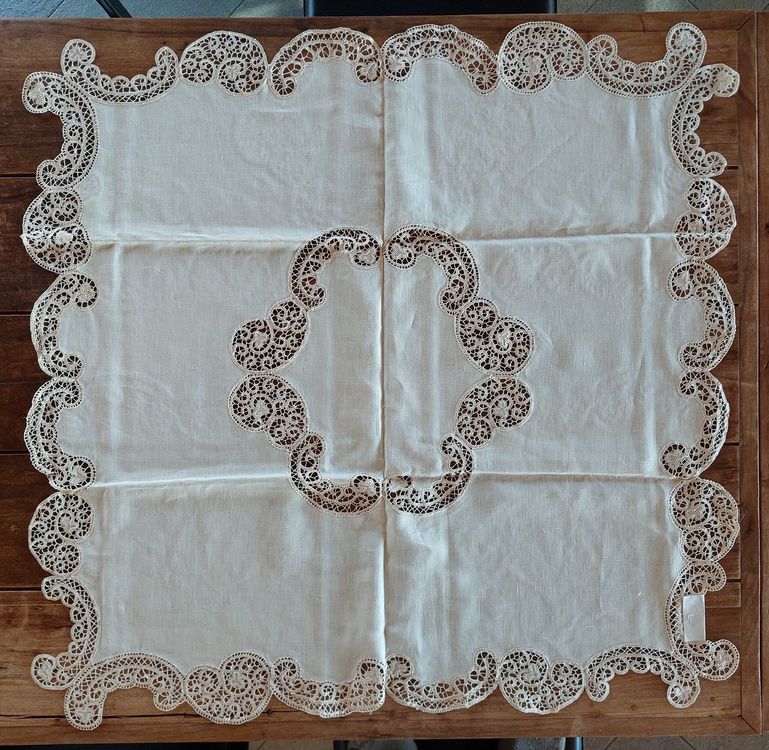 Linge de lit: TEE-SET | Leinen und Spitzen (1 Tischdecke + 6 Servietten) – Neuf avec emballage d'origine à Castel San Pietro par nicolascattaneo 1