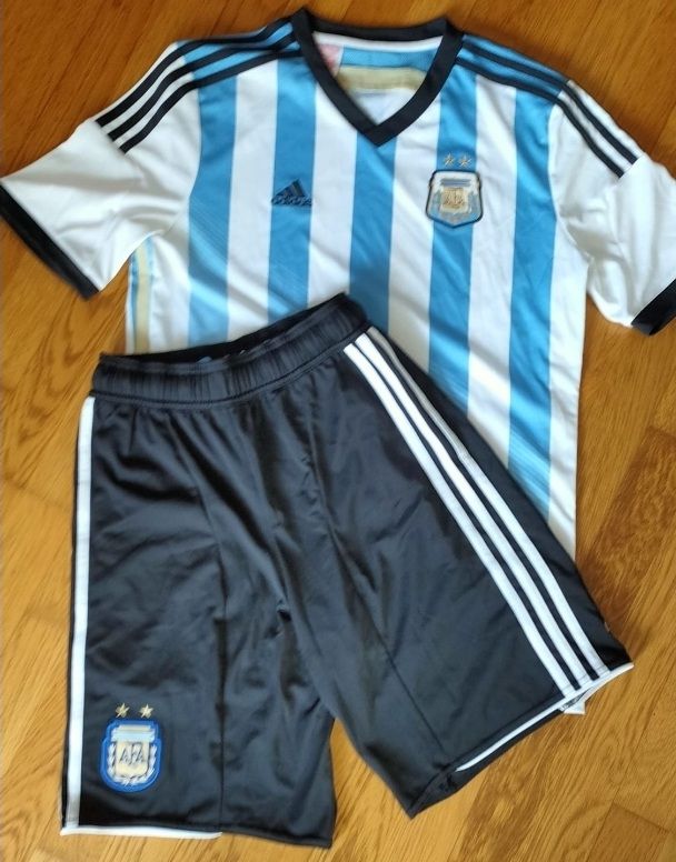 Adidas Scarpe, pantaloni & magliette da ginnastica: Fussballdress Argentinien Gr. 164 – Usato da Luzern venduto da Luzern_Energy