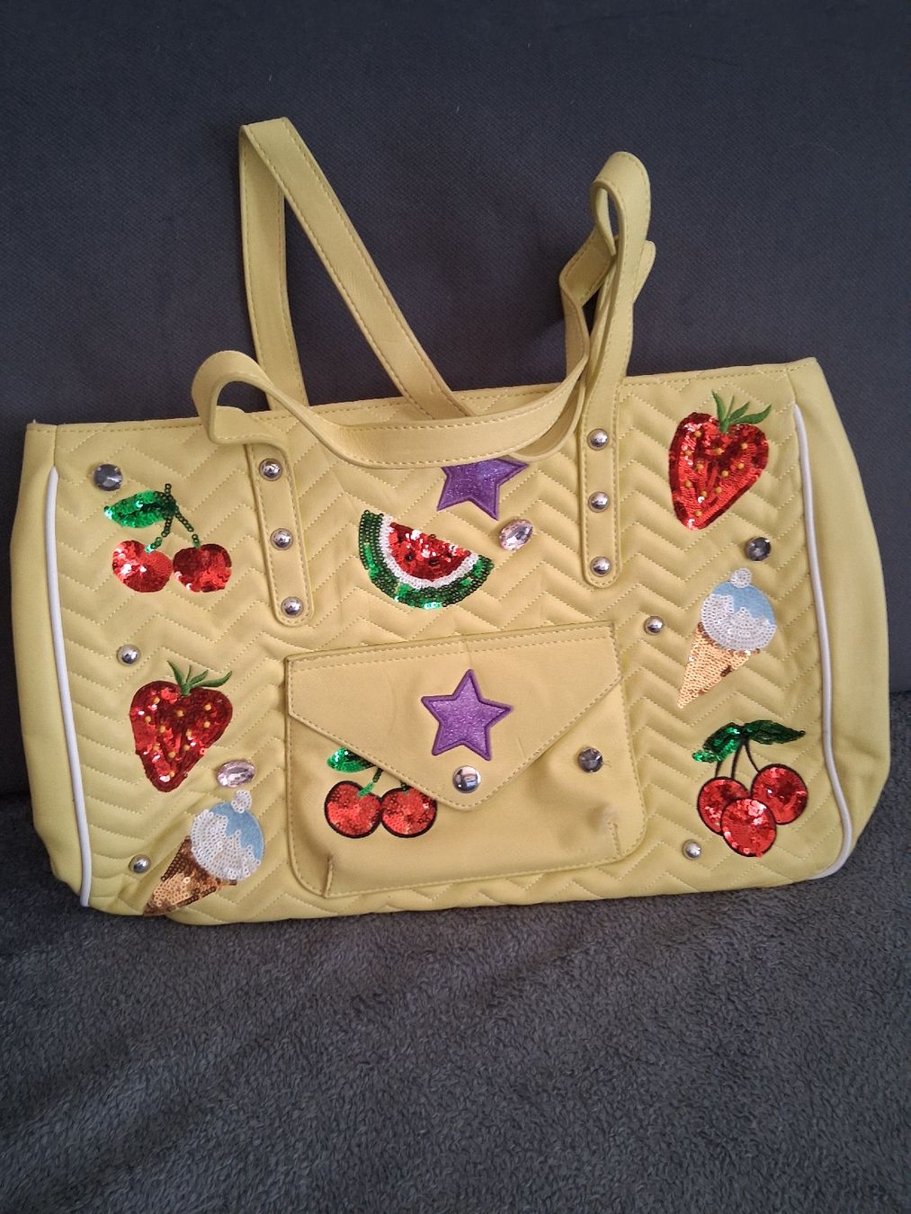 Borse da donna: Gelbe Handtasche – Usato da Wolfenschiessen venduto da Ylvi21