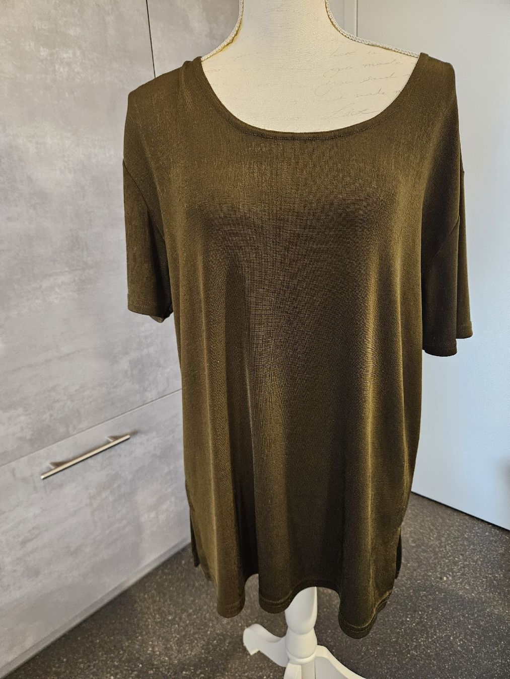 T-Shirts: Damen Shirt glitzernes olive Grösse L  – Neu (gemäss Beschreibung) aus Anwil von tamoos