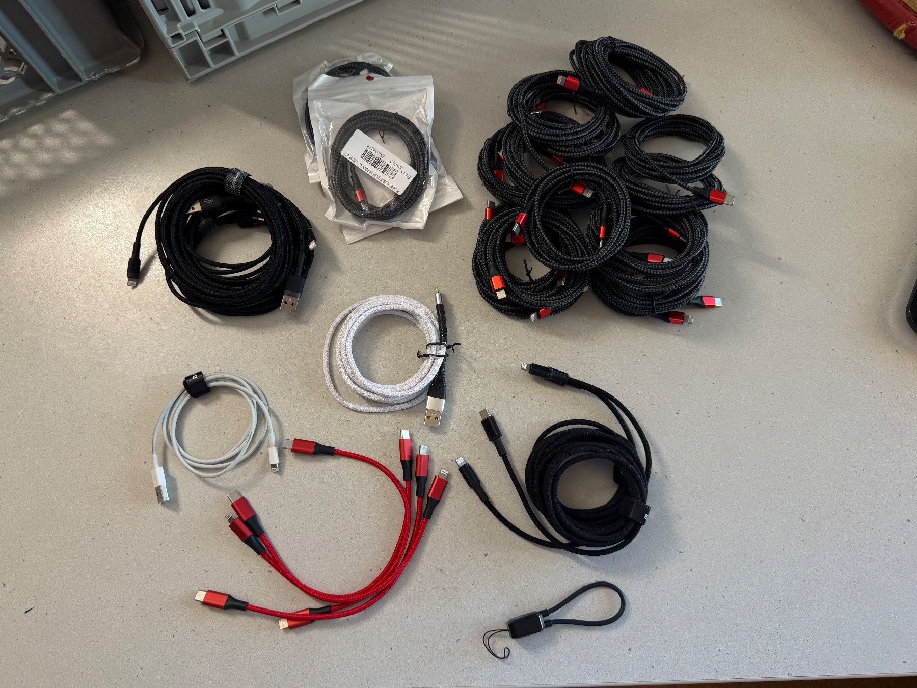Apple Câbles: 30X iPHONE LADEKABEL LIGHTNING AB 1.- – Neuf (Voir description) à Reiden par asdf1692