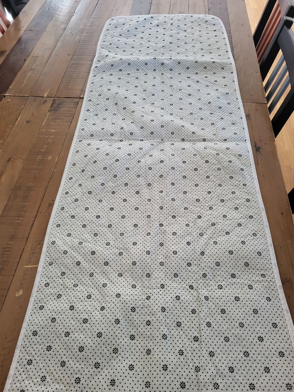 Tappeti: Long tapis éclipse solaire feu 50x150 cm – Usato da Ursy venduto da Tchoupitchou 3